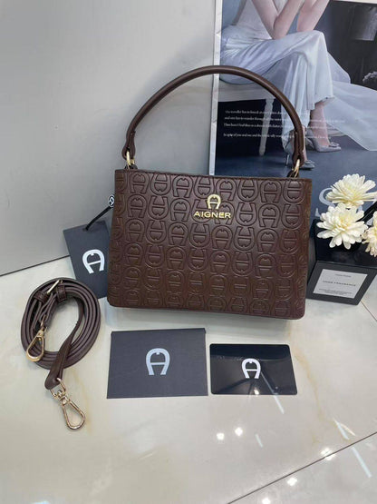 Aigner 
Size:21cm
without box 
95 dhs🪙🌨️

Zain148
♥️♥️♥️