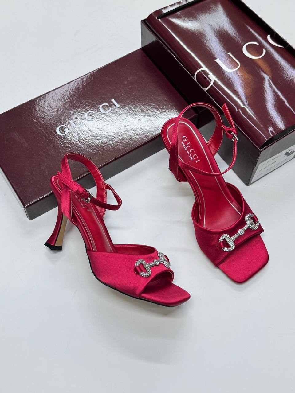 Gucci
 𝟓𝐂𝐌
💯high quality
Size 36-37-38-39-40-41
110 dhs👑

Zain86
♥️♥️♥️