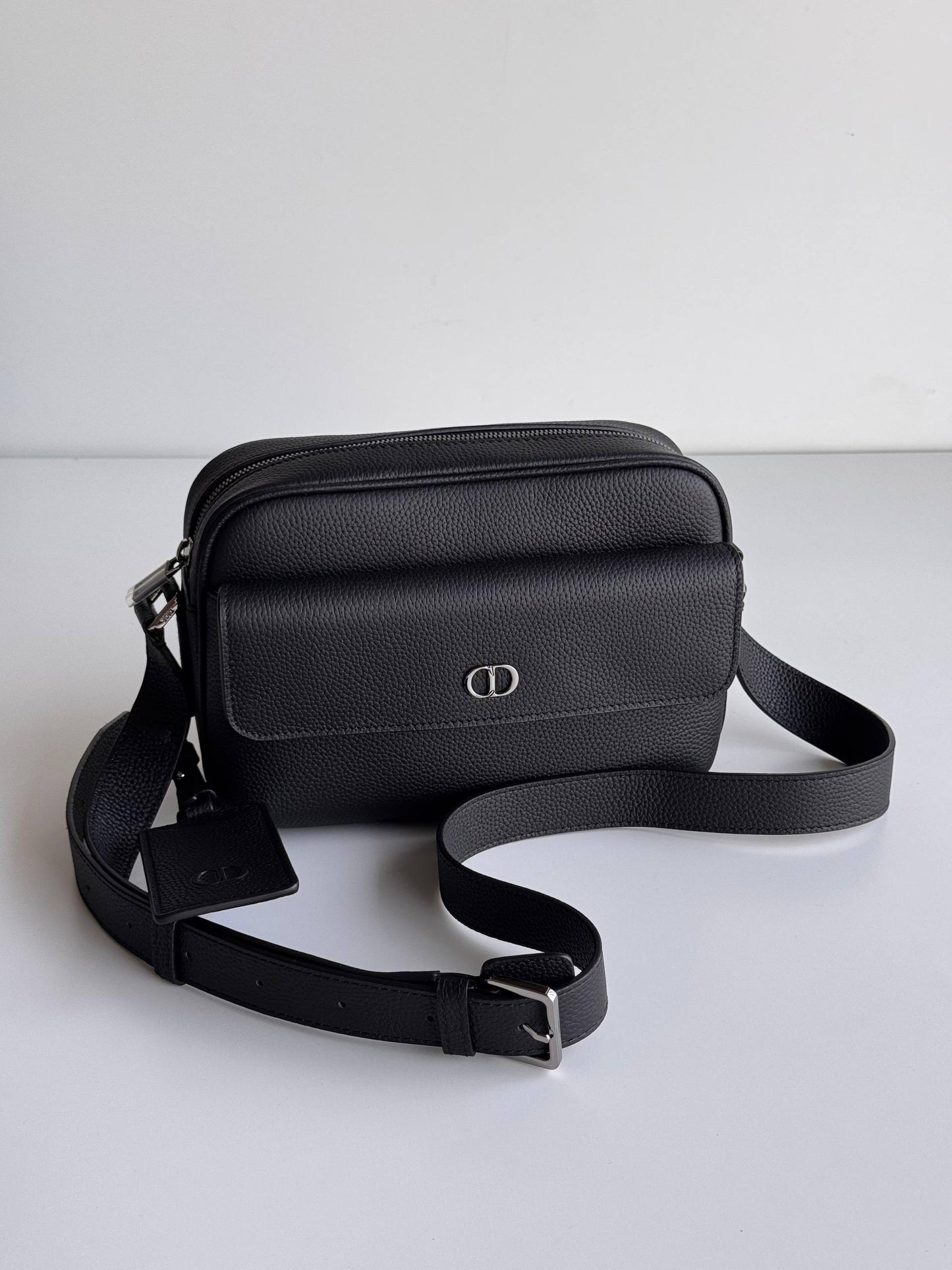 Dior
1050 dhs✅
*Super Master*🫠
*Full Leather*🫠

Zain284
♥️♥️♥️