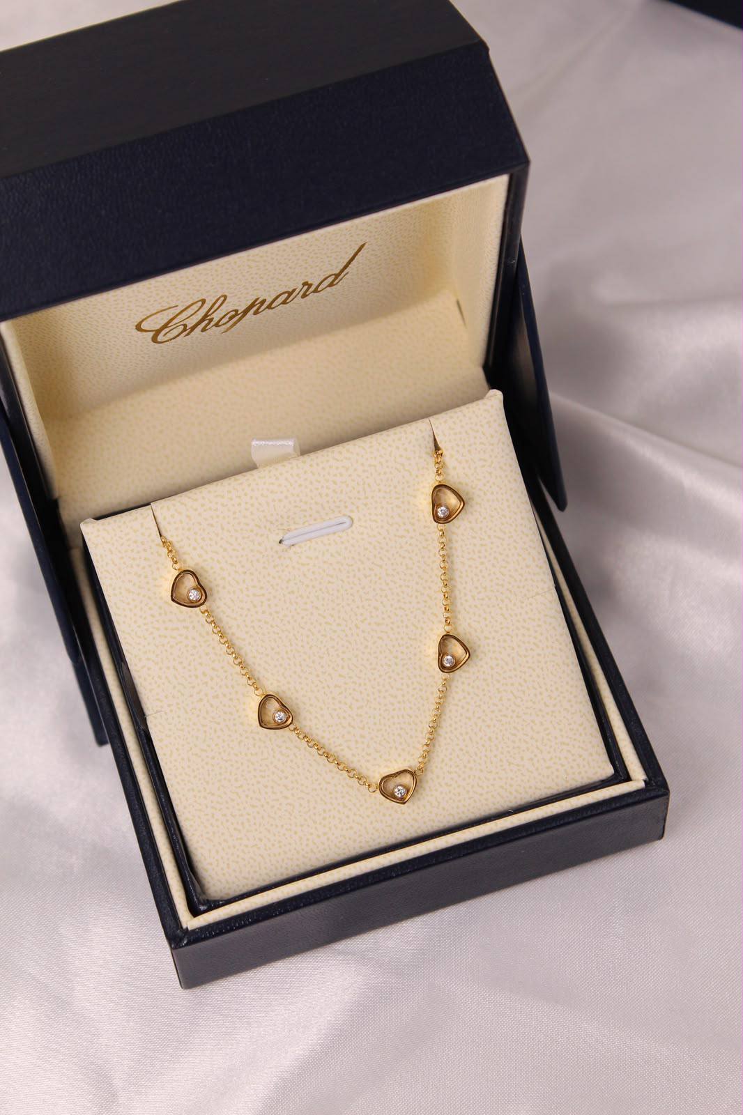 Chopard

 Happy Diamond Choker Necklace & EARINGS
🆕🎉🥳🎊🆕
💮18K gold , white Gold & Chmpn Gold Plated

Super Master Quality 

200 dhs🇦🇪 with normal box

225 dhs🇦🇪. Original Packing 🎁

Zain209
♥️♥️♥️