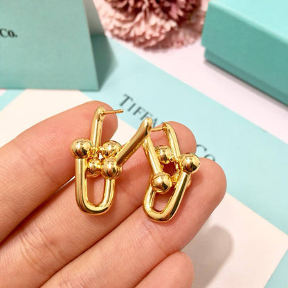 Tiffany ❤️‍🔥*
Necklace 🐦‍🔥
Earring 🦋
Bracelet 🍁
Master quality 💯

With normal boxes 📦 
180 dhs🪙🌺
With master box 🗃️ 
220 dhs🪙🌺

Zain216
♥️♥️♥️