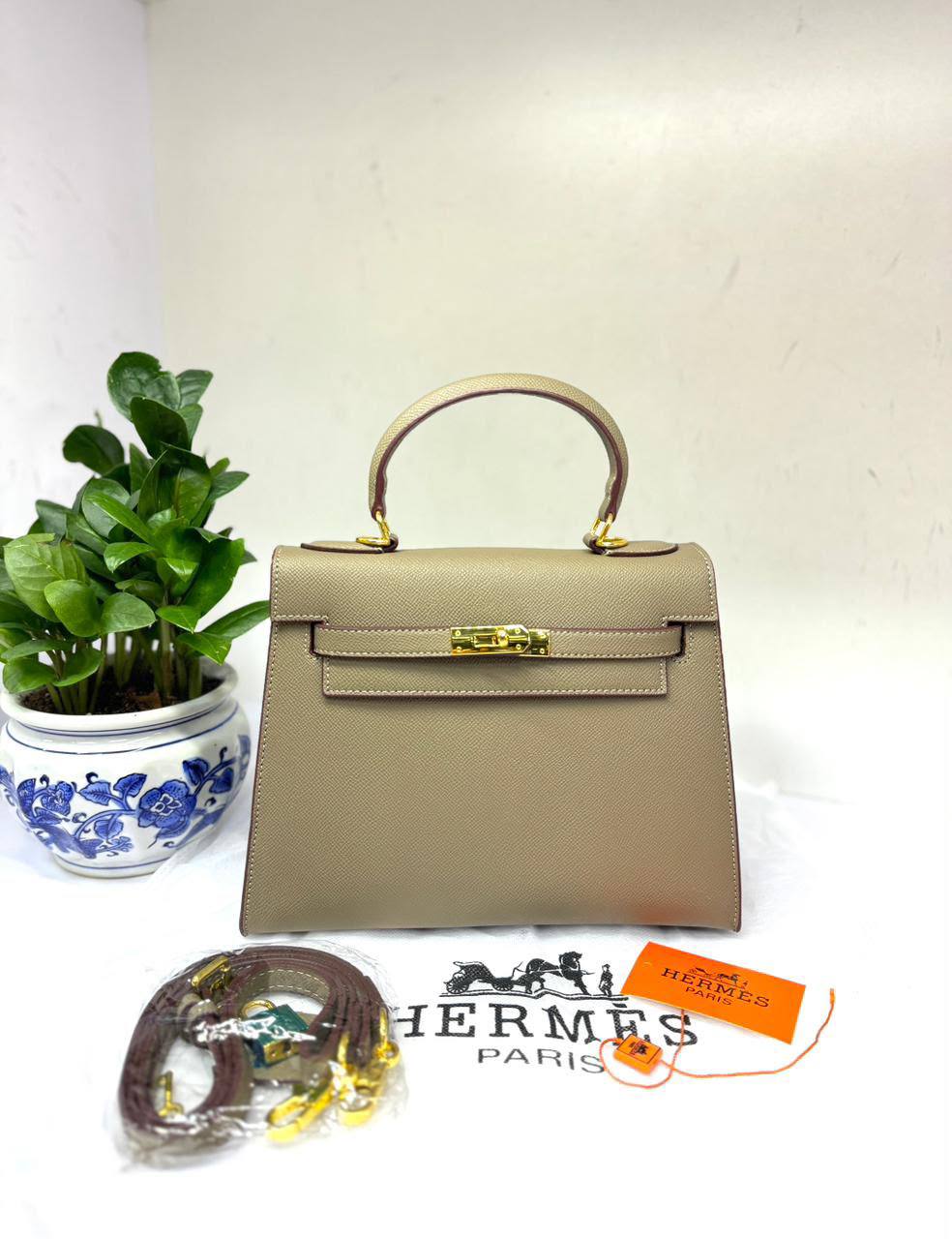Hermes
25cm 
with box 
110 dhs🇦🇪🇦🇪
good quality

Zain136
♥️♥️♥️