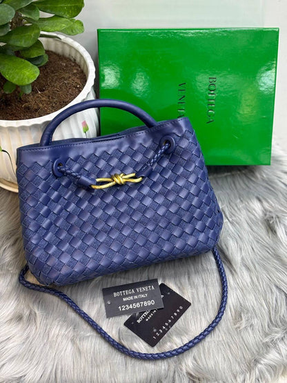 BOTTEGA
SIZE  ……… 25CM 🥰
110 dhs🇦🇪

with BOX🌷

Zain244
♥️♥️♥️