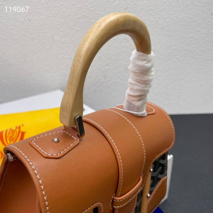 GOYARD 

RESTOCK HIGH QUALITY  

WITH BOX 
🎁🎁🎁
130 dhs❣️

Zain39
♥️♥️♥️