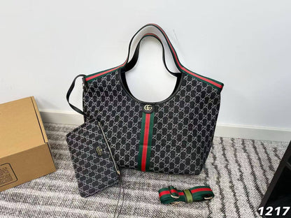 GUCCI 
NEW CAME GOOD QUALITY 
125 dhs🪙🌨️

Zain39
♥️♥️♥️