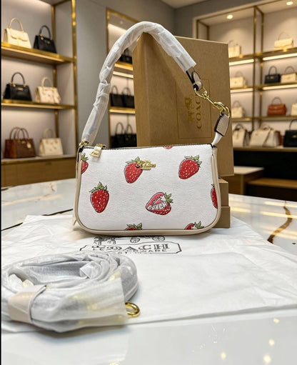 Coach 

80 dhs🇦🇪
have box

Zain07
♥️♥️♥️