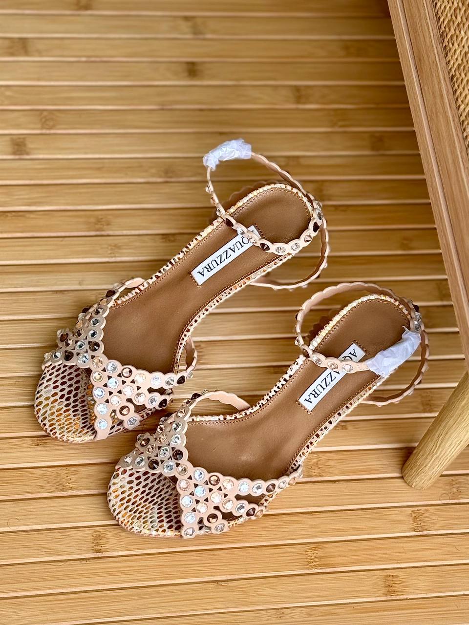 Aquazzura
Super Master
 𝗦𝗶𝘇𝗲 𝟯𝟲 𝘁𝗼𝗼 𝟰𝟮
470 dhs🌺
𝗛𝗲𝗲𝗹 : 𝟴𝗰𝗺

Zain178
♥️♥️♥️