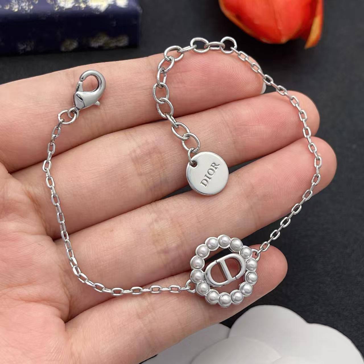 DIOR 🎶🛍️
*SET*❤️
*MASTER*🍃😍
With NORMAL BOX 🛍️
115 dhs✅
With master box🛍️
130 dhs✅

Zain263
♥️♥️♥️