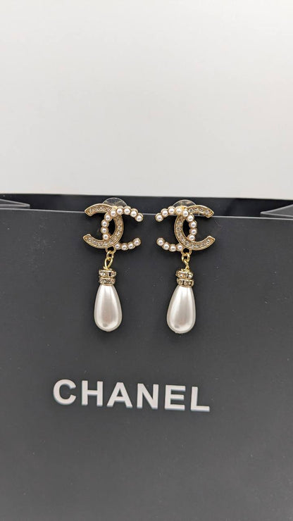 Chanel
*Master Quality* 
*Earrings*
100 dhs🇦🇪🇦🇪 with Normal Box 🎁
120 dhs🇦🇪🇦🇪 with Master Box 🎁

Zain210
♥️♥️♥️