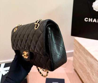 CHANEL
Master🌺🌺🌺
WITH DOUBLE BOX 
240 dhs💓
(Caviar)

Zain39
♥️♥️♥️