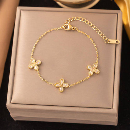 New arrival Stainless steel with 18k gold plated bracelet Non tarnish 
30 dhs🪙🖤 

Zain243
♥️♥️♥️