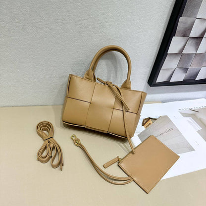 Bottega
✨✨NEW ✨✨

90 dhs❣️
with box
🎁🎁🎁

Zain38
♥️♥️♥️