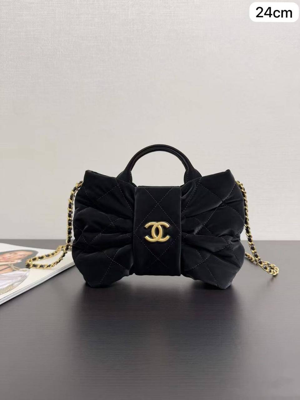 🎀 Chanel 25K
1️⃣ First quality +box🎁 
Size : 24 *15 cm
110 dhs✅
with box 🎁

Zain115
♥️♥️♥️