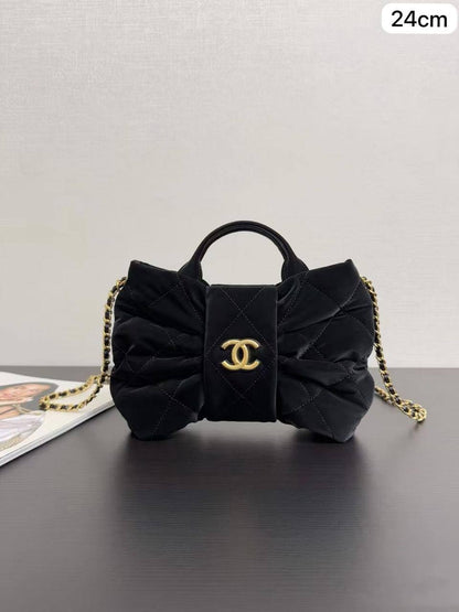 🎀 Chanel 25K
1️⃣ First quality +box🎁 
Size : 24 *15 cm
110 dhs✅
with box 🎁

Zain115
♥️♥️♥️