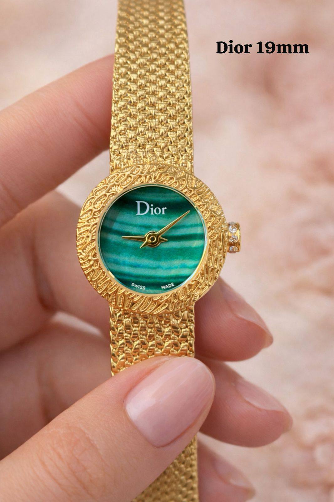Dior mini size watch for ladies good quality 
170 dhs🌺 
 (size 19mm)

Zain59
♥️♥️♥️