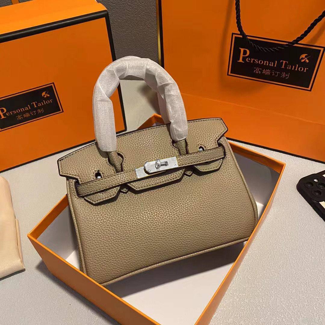 Hermes
Best quality with box’s 
100 dhs✅
size 20 cm

Zain290
♥️♥️♥️