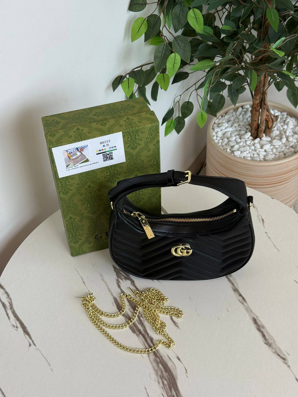 Gucci
Best quality

With box
🎁🎁🎁

95 dhs🌺
size 22cm

Zain158
♥️♥️♥️