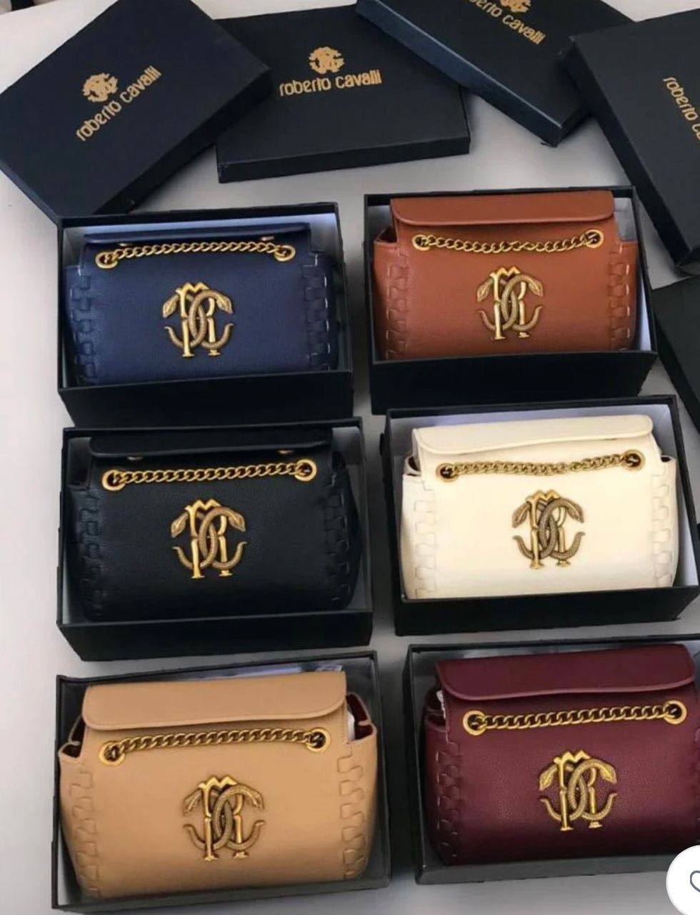 Aigner
110 dhs🪙🌨️
SIZE：20×13×10CM

Good quality

 with box
🎁🎁🎁

Zain35
♥️♥️♥️