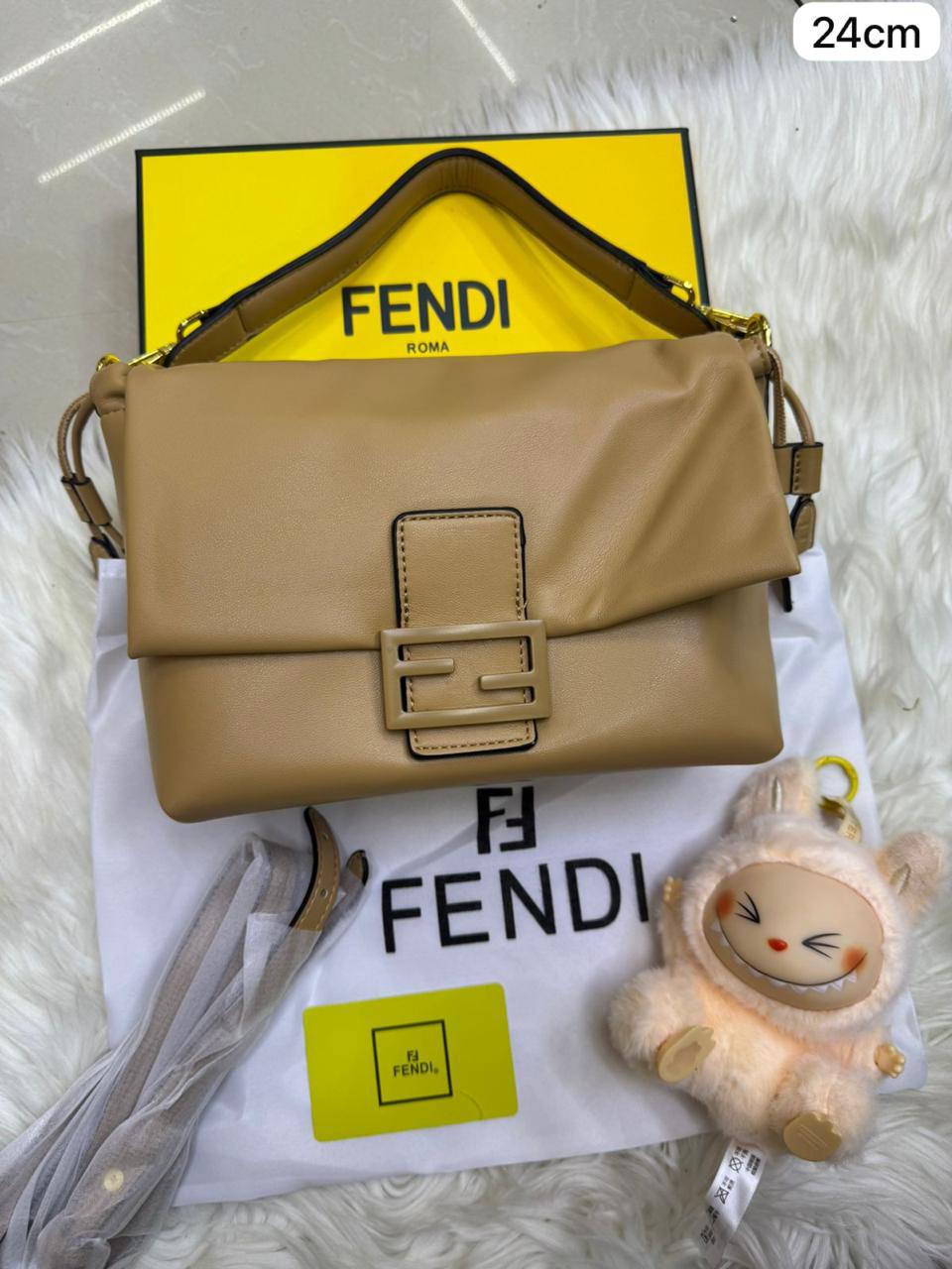 ❤️ Fendi Mamma Baguette
1️⃣ First quality +🎁
Size : 24 * 17 * 9 cm
80 dhs🌺
with box 🎁

Zain115
♥️♥️♥️
