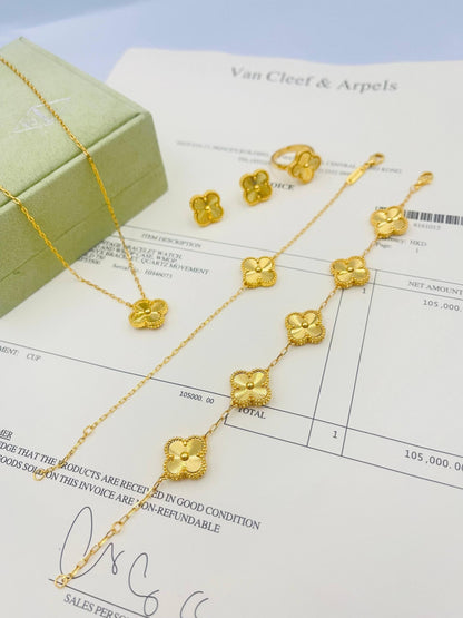 VANCLEAF SET
💫✨
MASTER 
NECKLACE 
EARRINGS 
RING 

BRACELET 1 FLOWER
BRACELET 5 FLOWER
230 dhs🇦🇪🇦🇪

WITH GOOD BOX AND PAPER BAG
🎁🛍️

Zain89
♥️♥️♥️