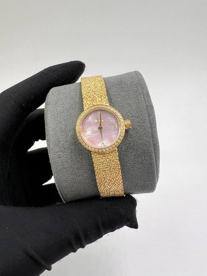 Dior

with box 
280 dhs🇦🇪🇦🇪

19mm

Zain85
♥️♥️♥️