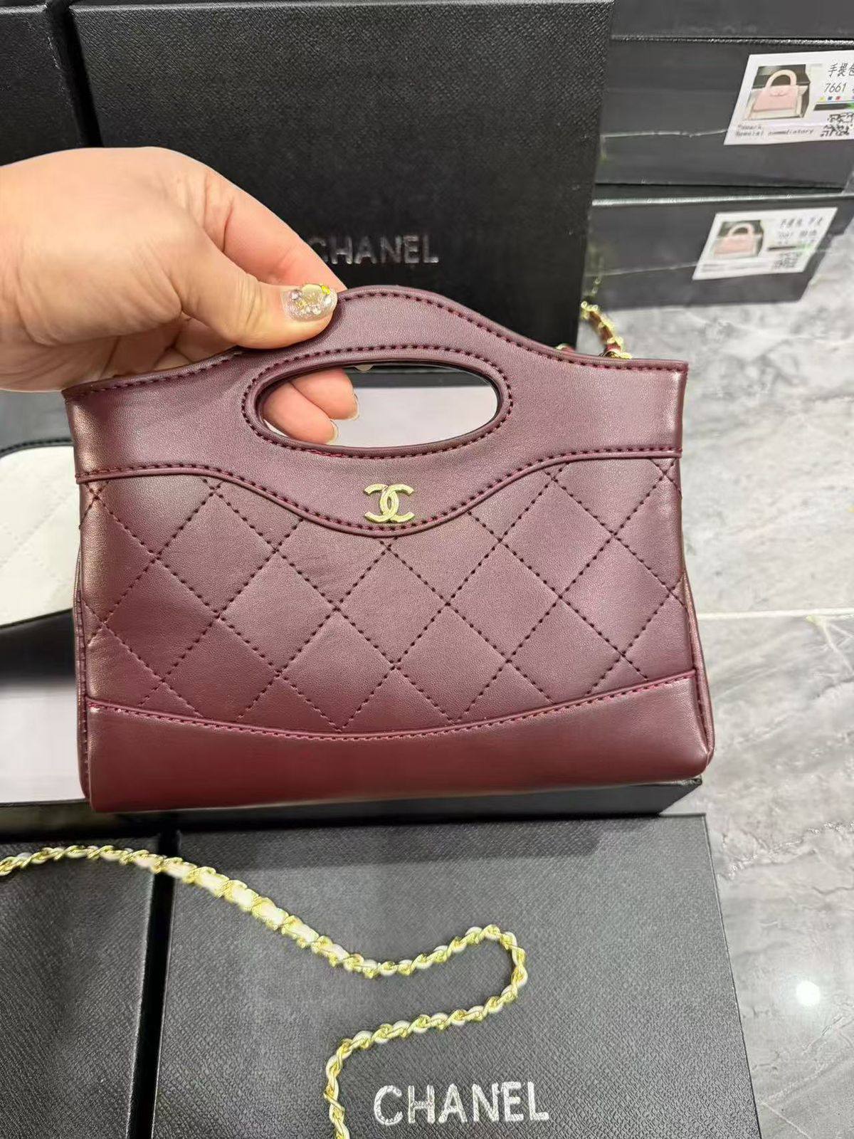 Chanel
Size   22cm
95 dhs🇦🇪🇦🇪
      
Withbox

Zain04
♥️♥️♥️