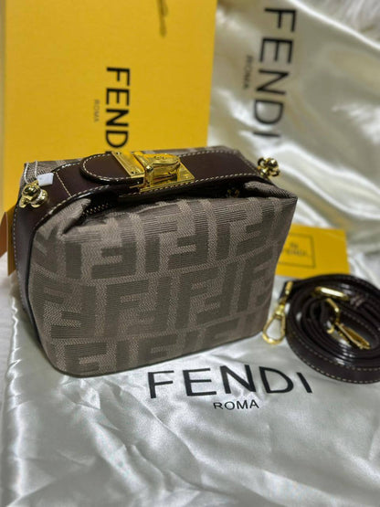 Fendi
good quality, comes with box, 
🎁🎁🎁

size... 19*11 cm 
90 dhs💓

Zain12
♥️♥️♥️