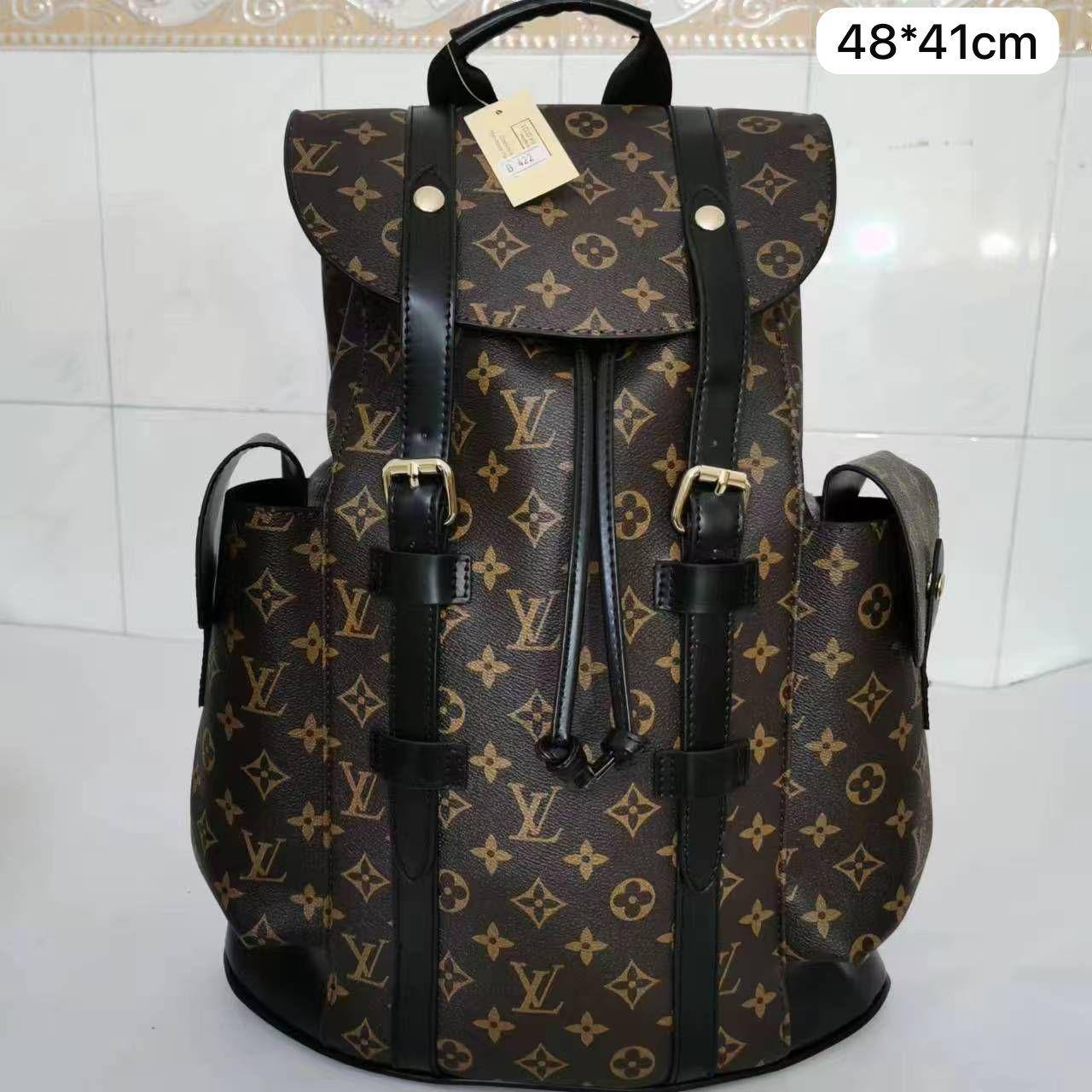 🎒 LV Christophet backpack 
 2️⃣ Second quality 
Size : 48 * 41 * 13 cm
80 dhs❤️

Zain115
♥️♥️♥️