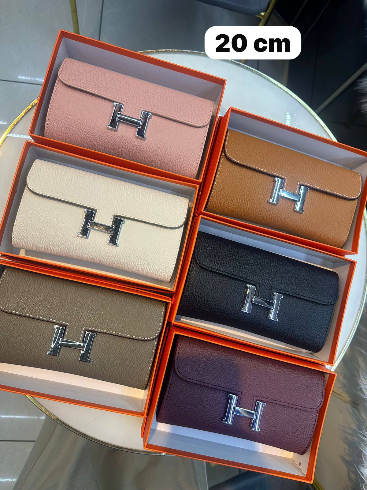 Hermes

95 dhs🇦🇪🇦🇪

With box
20 cm 

Zain219
♥️♥️♥️
