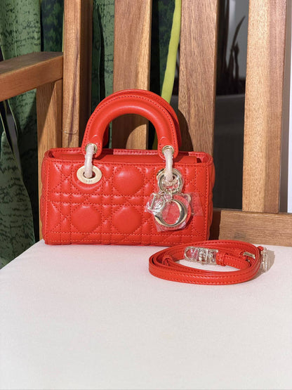 Dior
Super Master Quality ⚡️
‏Original Packing 🎁
For Price 👇 WhatsApp✅
0568585901 
0507557372
0552275751 Owner Zain 👌

‏📏Size 16CM
Zain321
♥️♥️♥️