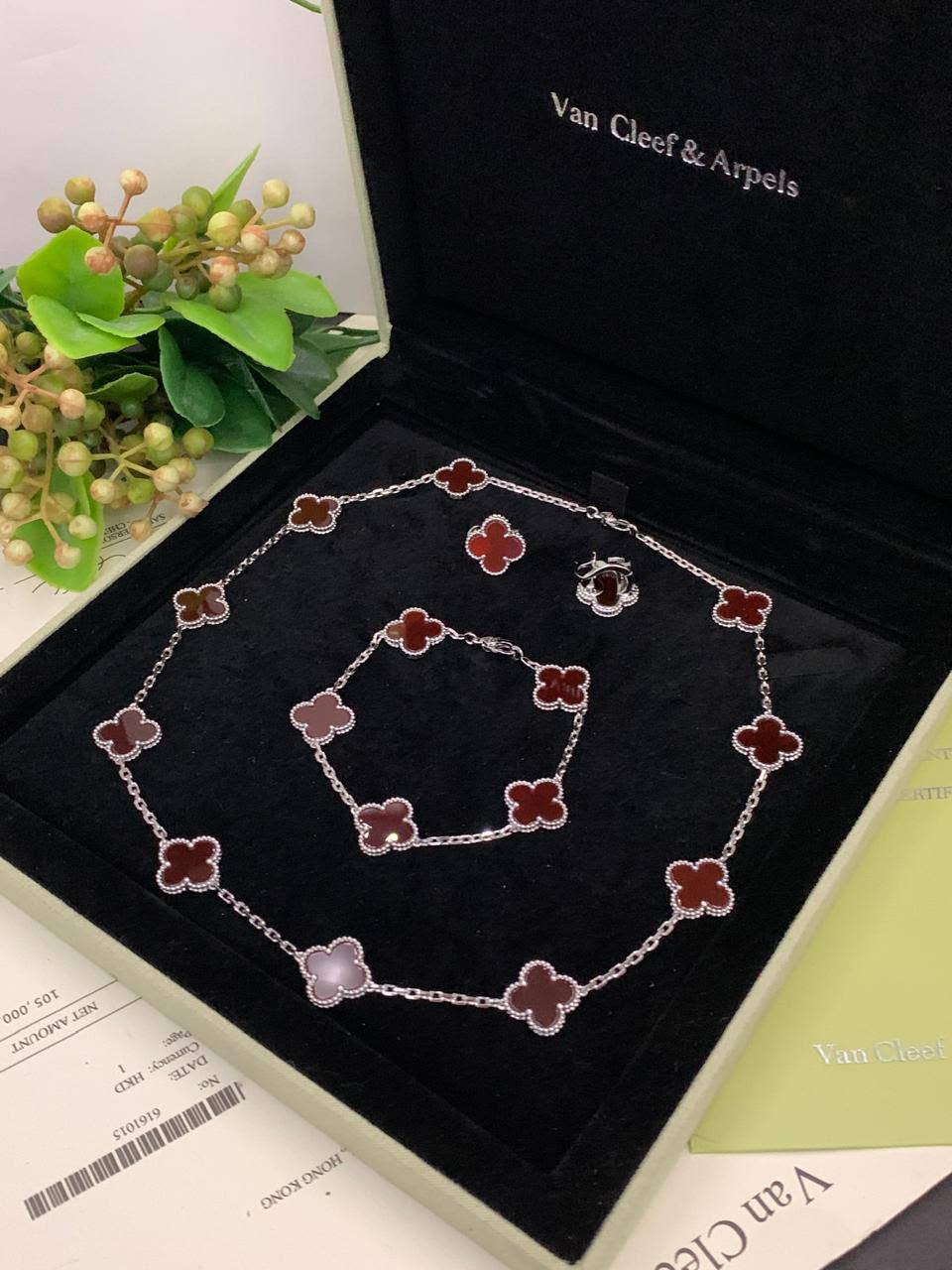 VCA SET
MASTER✨💫
10 FLOWER NECKLACE
5 FLOWER BRACELET
1 FLOWER EARRINGS
WITH BOX AND PAPER BAG🛍️🎁
 230 DHS🇦🇪🇦🇪✨💫
ALL COLORS AVAILABLE

Zain89
♥️♥️♥️