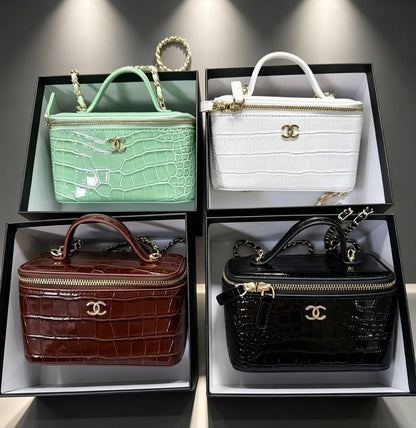 CHANEL 

NEW CAME 

HIGH QUALITY 

WITH BOX 
120 dhs🇦🇪🇦🇪

Zain295
Zain39
♥️♥️♥️