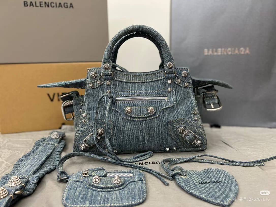 Balenciaga
Master🌺🌺
380 dhs💓

Zain10
♥️♥️♥️