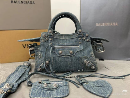 Balenciaga
Master🌺🌺
380 dhs💓

Zain10
♥️♥️♥️