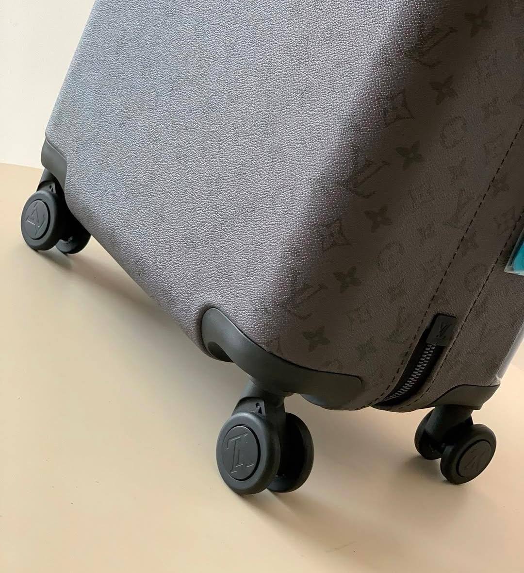 LOUIS VUITTON ✨💕✨
Trolley LV 💯
SuperMaster Quality 🔥🔥
Available Now ❤️❤️❤️
For Price 👇 WTSP Text Zain 0568585901

Zain121
♥️♥️♥️