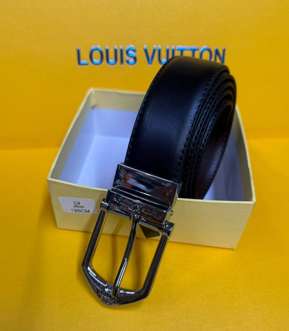 Men belts

With box 
50 dhs🇦🇪🇦🇪🇦🇪

Zain93
♥️♥️♥️