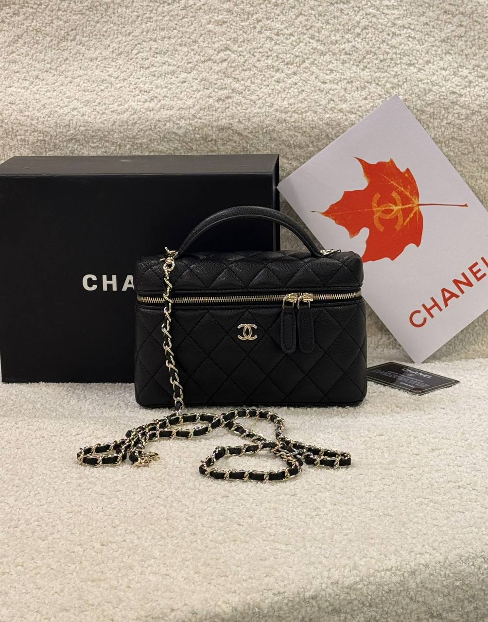 Chanel 
Master
17Cm 

With Box
🎁🎁🎁

250 dhs✅

Zain131
♥️♥️♥️
