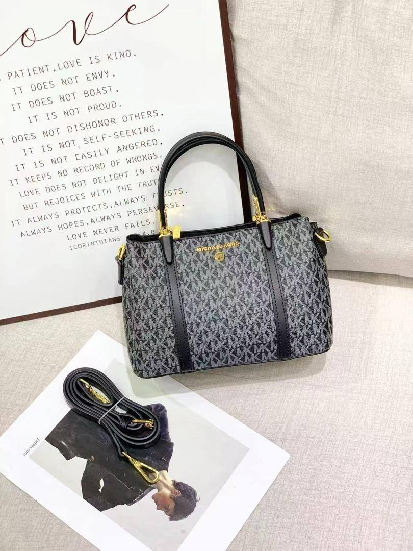 Bags
90 dhs✅
high quality

Zain26
♥️♥️♥️