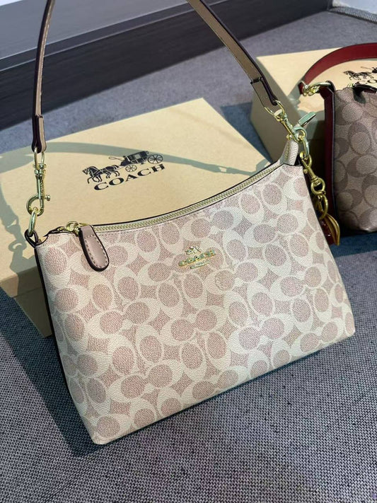 Coach
There are cherry pendants
Size  25cm  

withbox  
🎁🎁🎁

85 dhs🪙🖤

Zain04
♥️♥️♥️