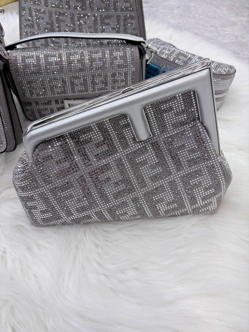 Fendi master 

280 dhs 

Zain131
♥️♥️♥️