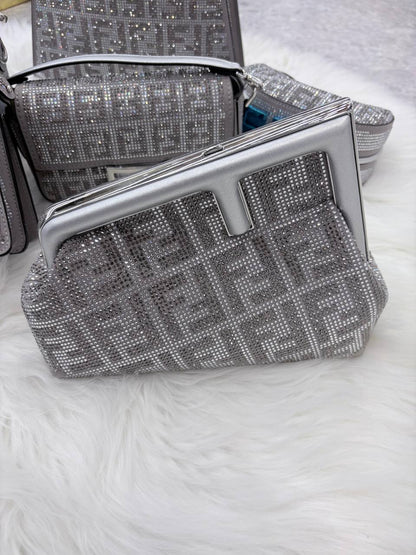 Fendi master 

280 dhs 

Zain131
♥️♥️♥️
