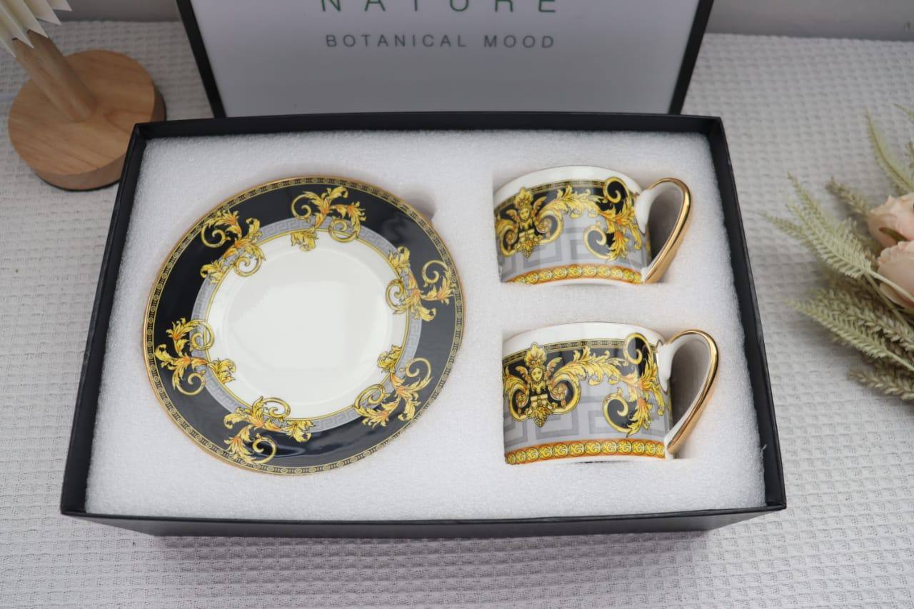 Branded mugs set

130 dhs 
set 4 pc 

with box🎁🎁🎁

Zain205
♥️♥️♥️