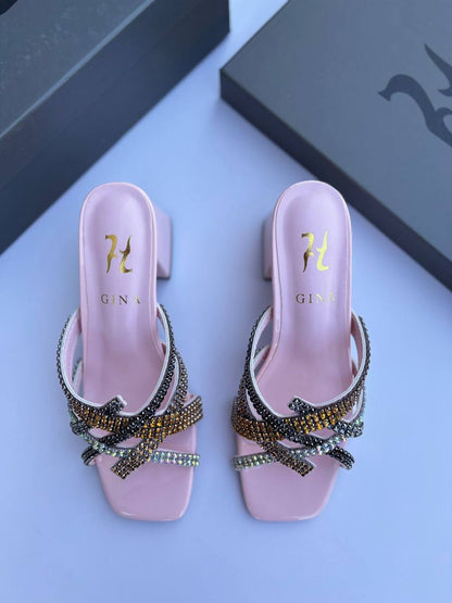 Gina 
120 dhs🪙🌨️
Size 36-42

Zain55
♥️♥️♥️