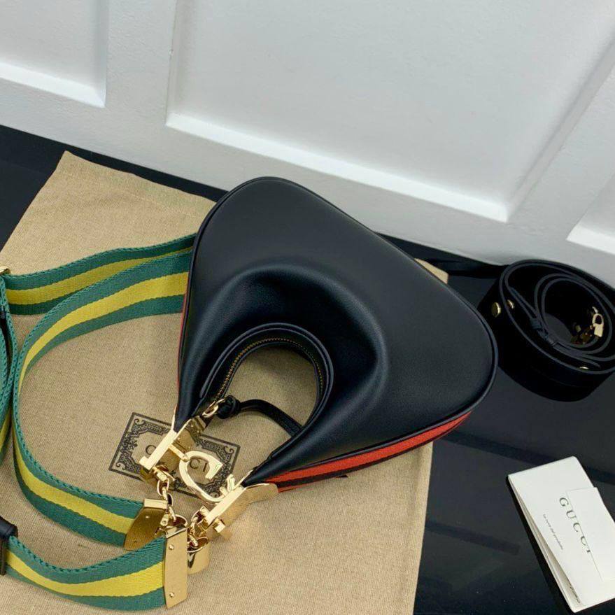 Gucci

24*18*4cm

With box
🎁🎁🎁

110 dhs✅

Zain17
♥️♥️♥️