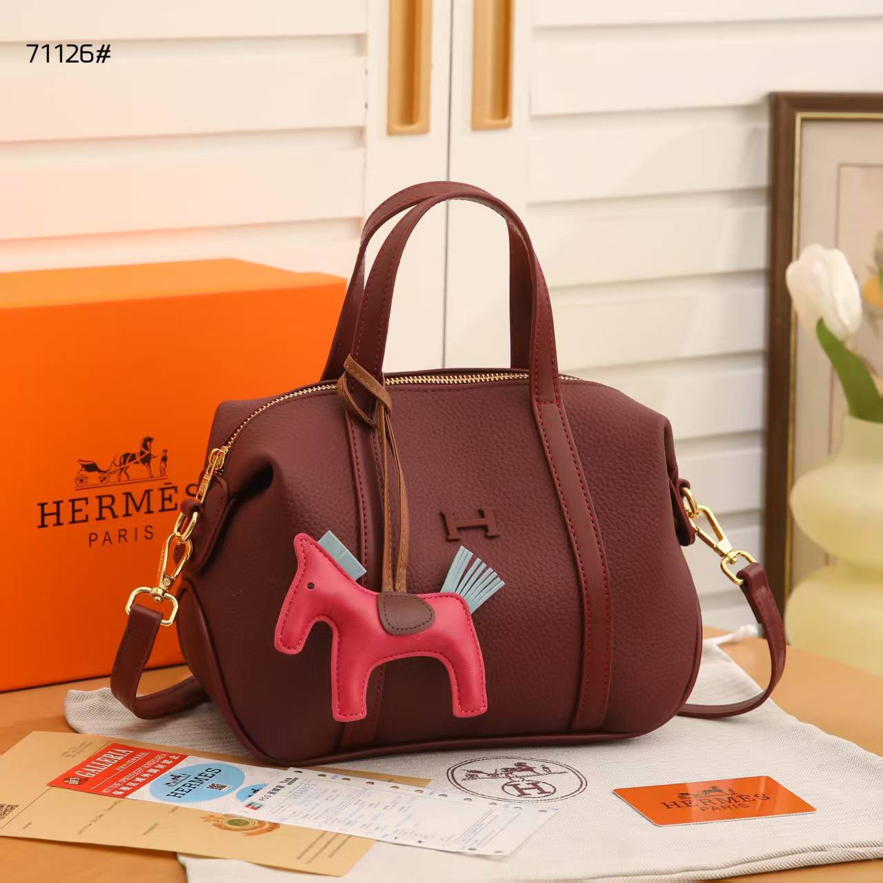 Hermes 
120 dhs🇦🇪🇦🇪 
with box

Zain235
♥️♥️♥️