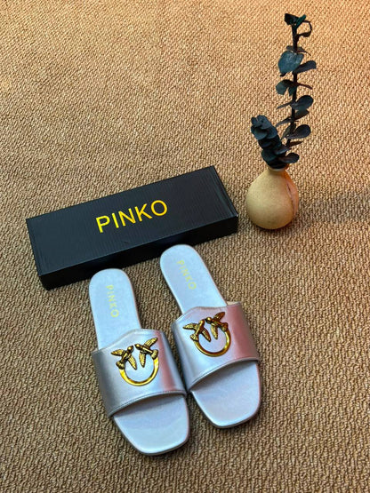 Slippers
75 dhs✅
Size 36-41

Zain236
♥️♥️♥️