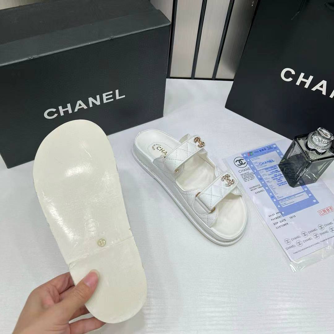 NEW CAMING 
CHANEL  
105 dhs🪙🌨️
Size 36 TO 41

Zain40
♥️♥️♥️