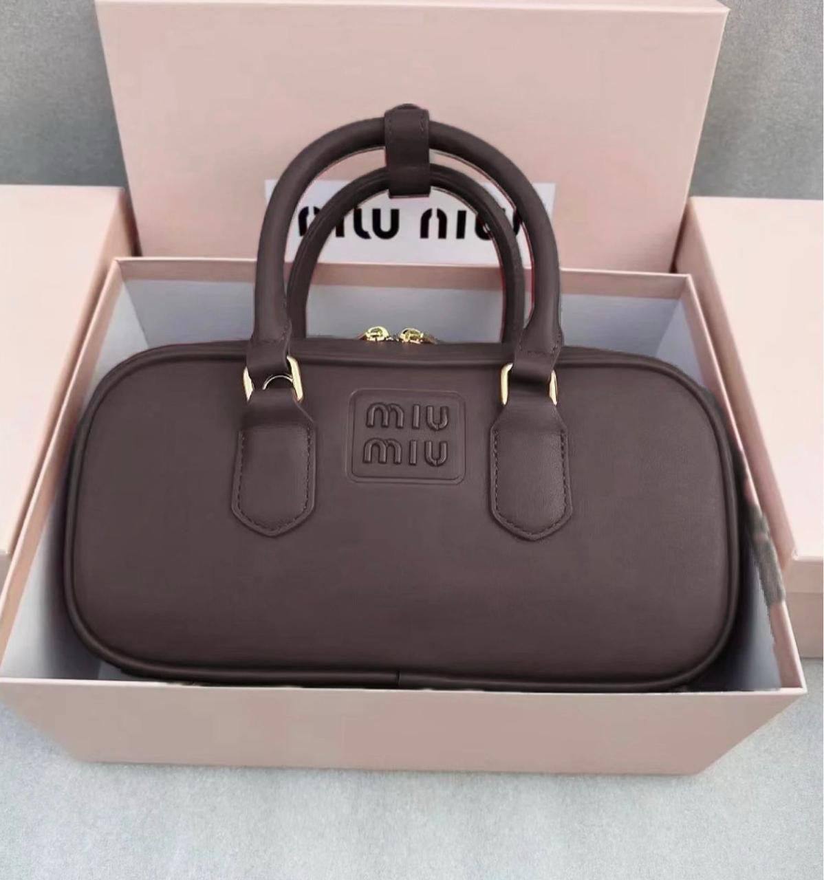 Miu Miu
95 dhs🪙🌨️


with box
🎁🎁🎁

Zain90
♥️♥️♥️