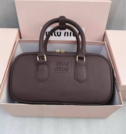 Miu Miu
95 dhs🪙🌨️


with box
🎁🎁🎁

Zain90
♥️♥️♥️