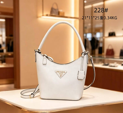 Prada 
90 dhs✅

Zain07
♥️♥️♥️